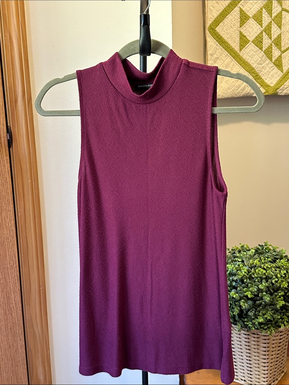 Banana Republic Plum Sleeveless Mock Neck Top size small
